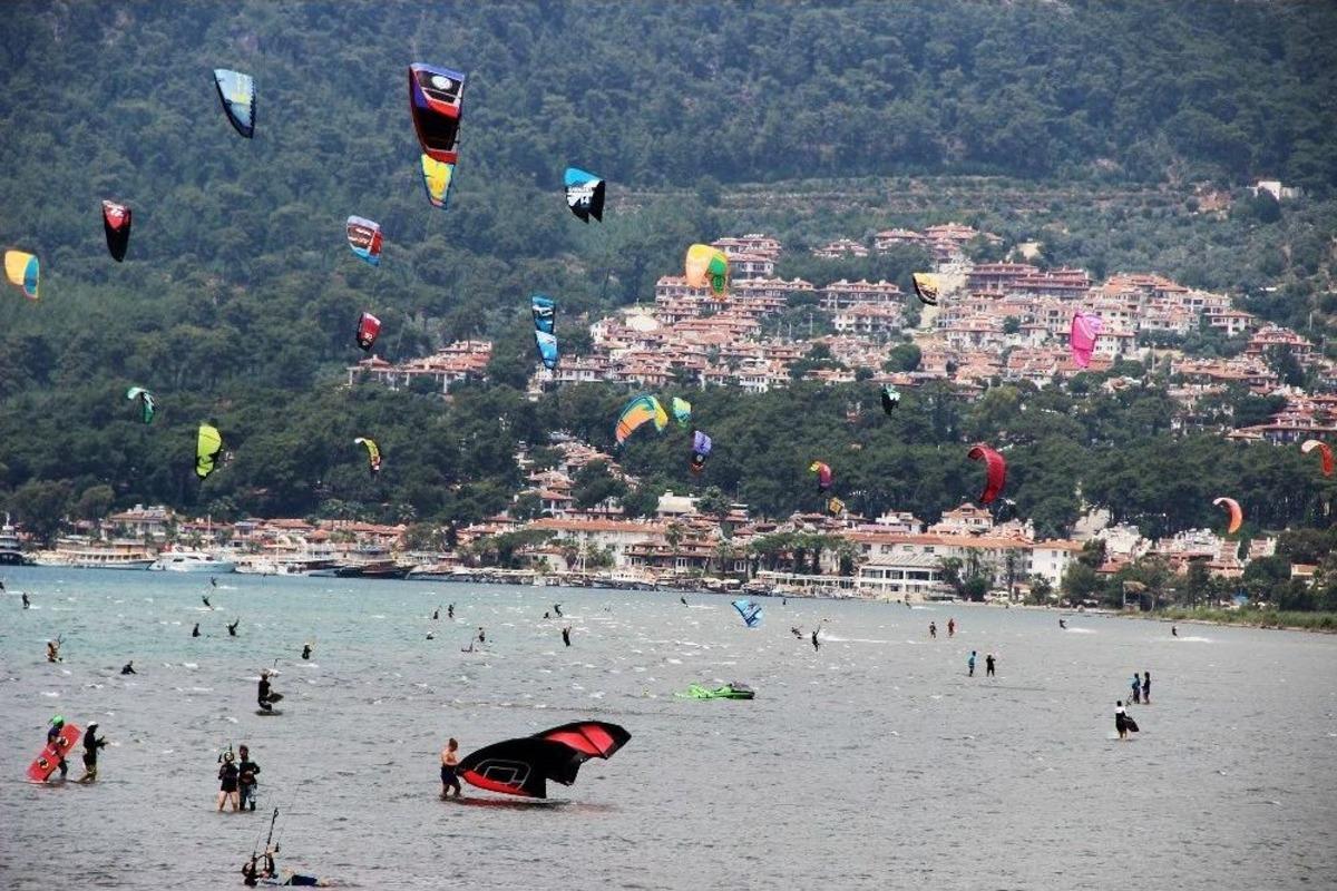 Su &Uuml;st&uuml;ndeki &Ouml;zg&uuml;rl&uuml;k