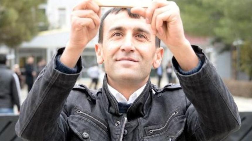 Adliye &Ouml;n&uuml;nde Selfie &Ccedil;ekimine Hazırlık Duruşmasında Beraat