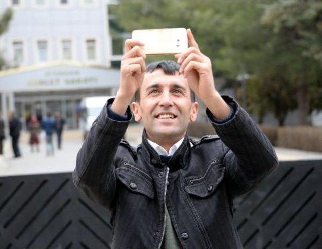 Adliye Önünde Selfie Çekimine Hazırlık Duruşmasında Beraat