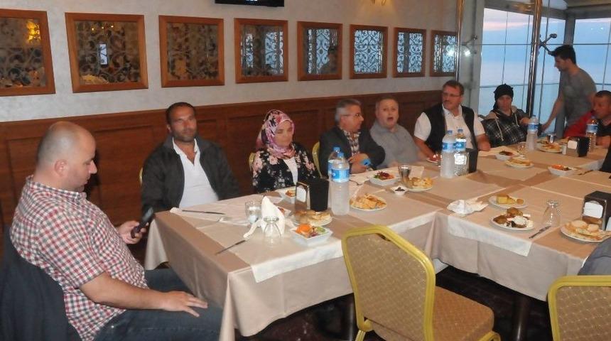 Ak Kadınlardan Engellilere İftar Yemeği Yedi