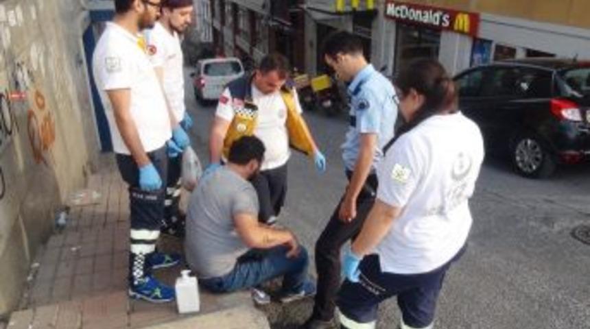 (&ouml;zel Haber)taksim Meydan&rsquo;ında &lsquo;bonzai&rsquo; Kullanan Gen&ccedil; Yığılıp Kaldı