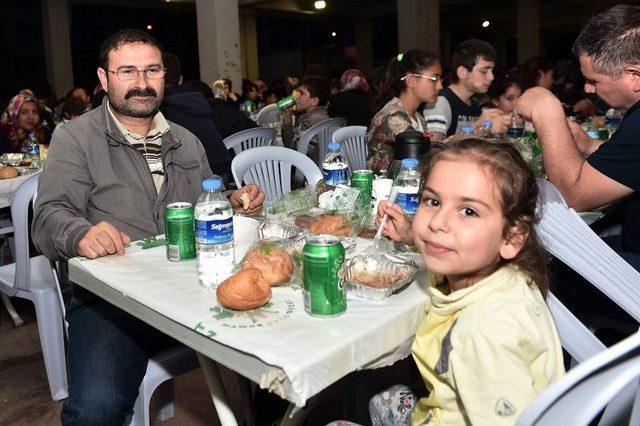 Mamak’ta Mahalle İftarları Sürüyor