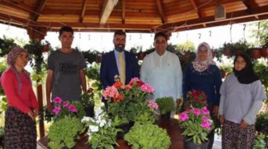 Payas&rsquo;ta Balkon Yarışması İ&ccedil;in &Ccedil;i&ccedil;ekler Teslim Ediliyor