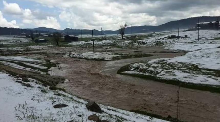 Kızılcahamam&rsquo;da Sağanak Yağış Ve Dolu Hayatı Olumsuz Etkiledi
