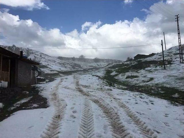 Kızılcahamam&rsquo;da Sağanak Yağış Ve Dolu Hayatı Olumsuz Etkiledi 1