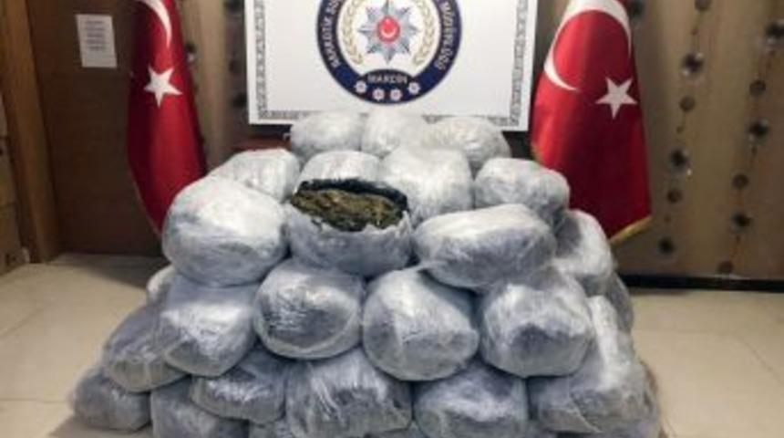 Mardin’de Polisin ‘dur’ İhtarına Uymayarak Kaçan Minibüsten 320 Kilogram Uyuşturucu Madde Çıktı