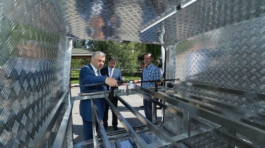 Büyükşehir’den İlçelere Araç Desteği