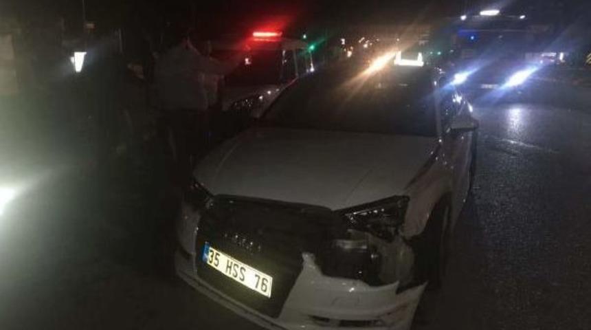 Ehliyetsiz S&uuml;r&uuml;c&uuml; Kırmızı Işıkta Durmadı: 2 Yaralı