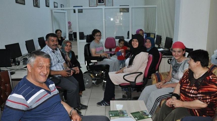 Engelliler Derneğinde &Ccedil;ifte Sevin&ccedil;