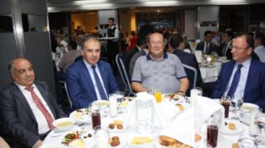 Esnaf Ve Sanatkarlar İftar Yemeğinde Buluştu