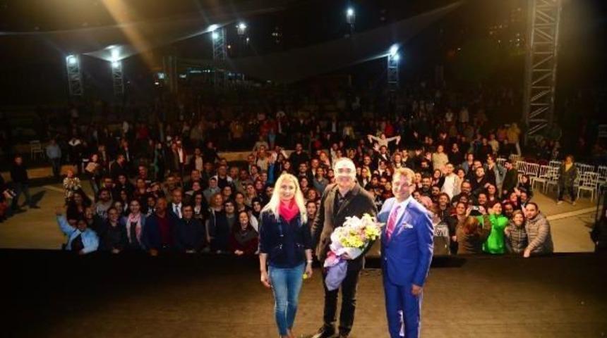 Beylikd&uuml;z&uuml; Belediyesi'nin Ramazan Etkinliklerinde Sunay Akın Sahne Aldı