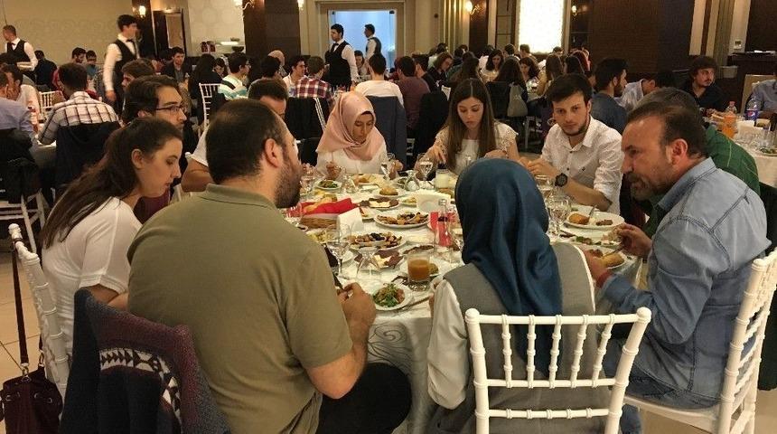 Başkan Doğan, Tıp &Ouml;ğrencileriyle İftar Yaptı