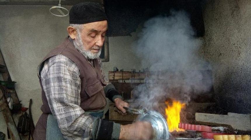 200 Derecelik Ateşin Başında Orucunu 64 Yıldır Hi&ccedil; Aksatmadan Tutuyor