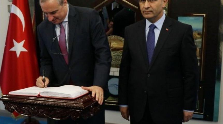 İsrail B&uuml;y&uuml;kel&ccedil;isi Naeh Adana Valiliğini Ziyaret Etti