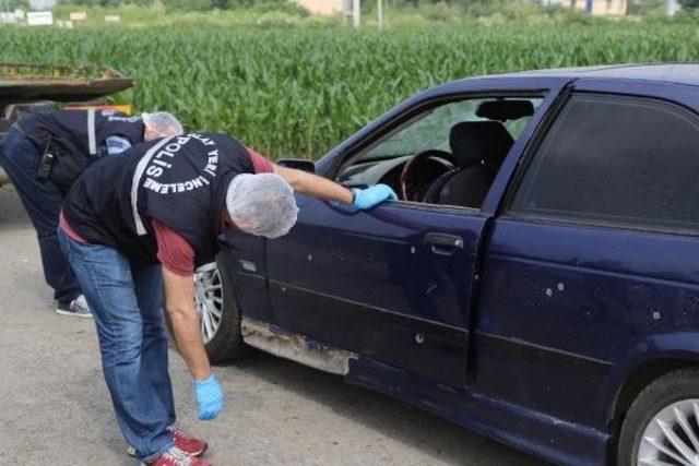 Yol Kenarında Kurşunlanan Otomobil Bulundu