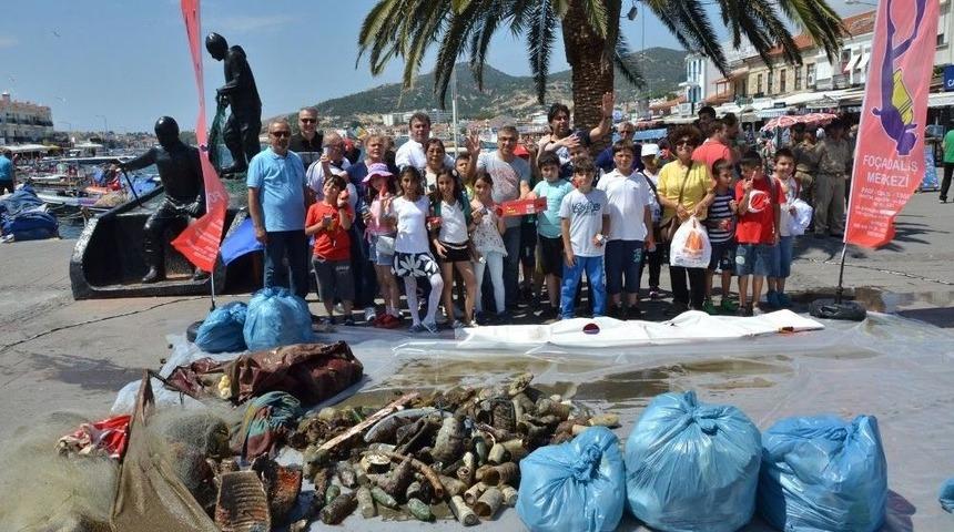 Fo&ccedil;a Kıyılarında Askeri Birliklerin Katılımıyla &Ccedil;evre Temizliği
