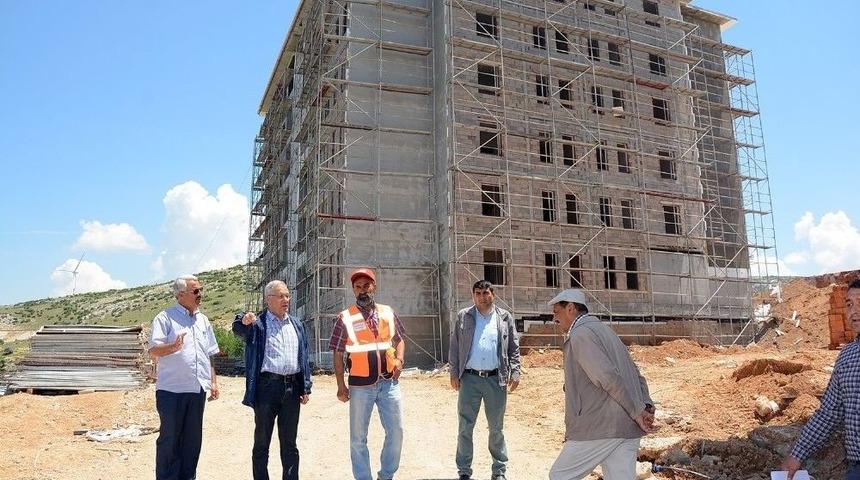 Başkan Acar, Toki Konutlarında İncelemelerde Bulundu