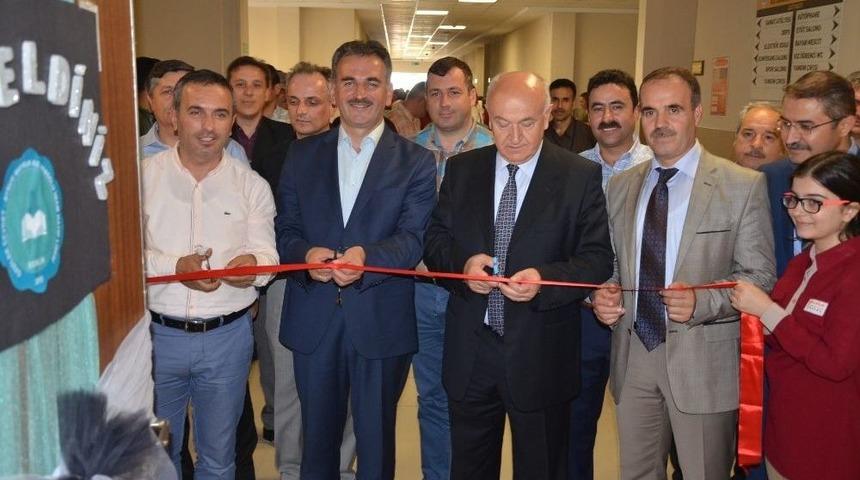 &Ouml;zdilek İmam Hatip Lisesi K&uuml;t&uuml;phane Ve Laboratuvarına Kavuştu