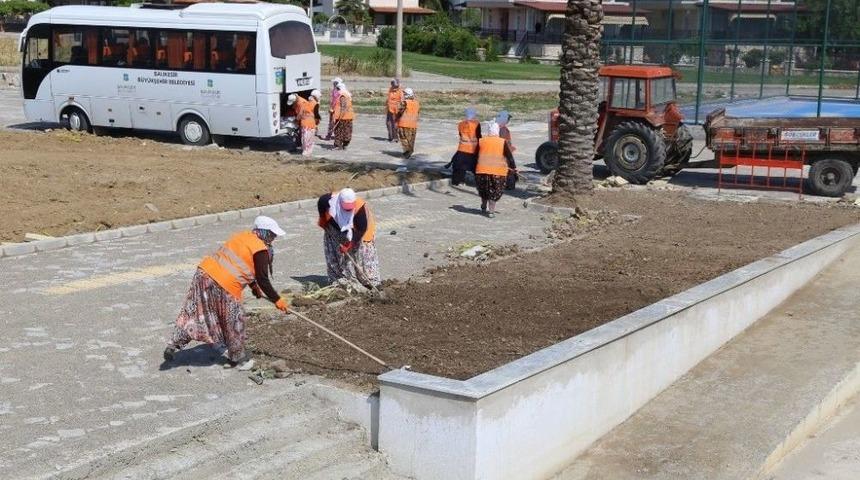&rsquo;burhaniye Engelleri Aşıyor Projesi&rsquo;nde &Ccedil;evre D&uuml;zenlemesi