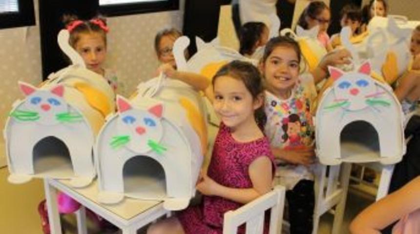 İzmirli Minikler Kediler İ&ccedil;in Yuva Yapacak