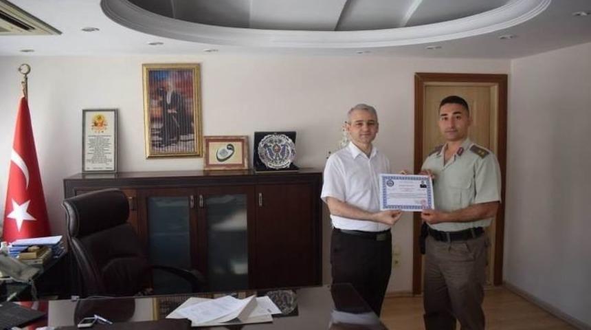 Jandarma Personeline Başarı Belgesi