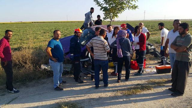 Otomobil takla attı; sürücü, eşi ve bebekleri yaralandı