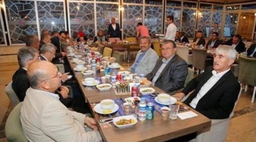 Başkan Duruay, Belediye Meclisi &Uuml;yeleriyle İftar Sofrasında Buluştu