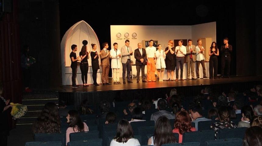 &Ouml;ğrenciler "vladimir Komarov" Oyununu Sahneledi