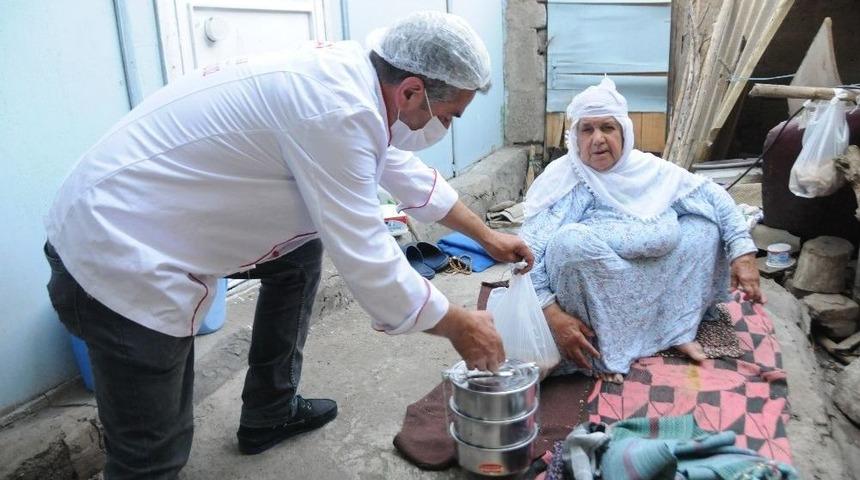 Yaşlı Ve Bakıma Muhta&ccedil; Vatandaşlara İftar Yemeği