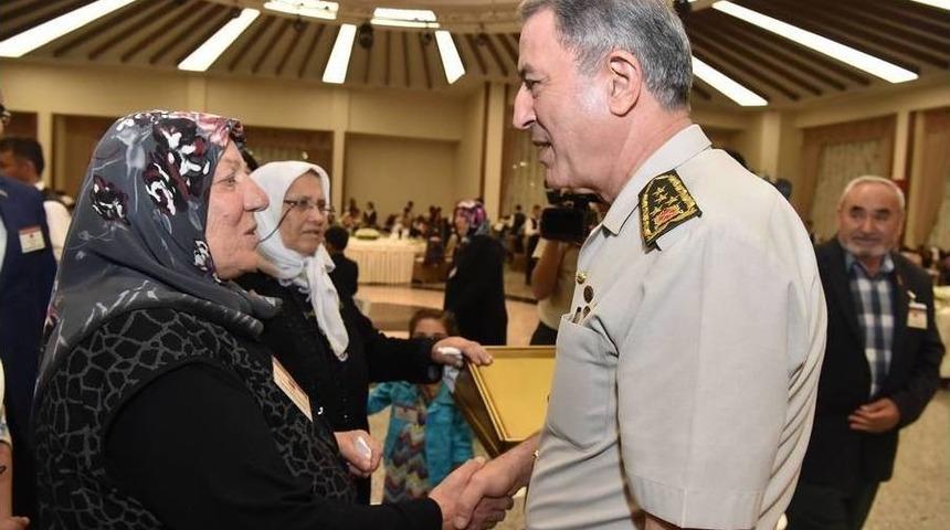 Genelkurmay Başkanı Orgeneral Akar, Şehit Aileleri Ve Yakınlarıyla İftarda Bir Araya Geldi