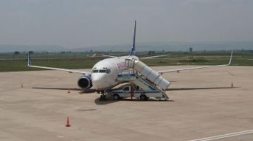 Yolcu U&ccedil;ağına Leylek &Ccedil;arptı, Bursa-ankara U&ccedil;ağı İptal Edildi