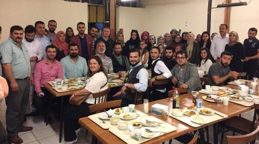 Payitaht Oyuncu Kadrosu Ve Dizinin Severleri İftar Yemeğinde Buluştu