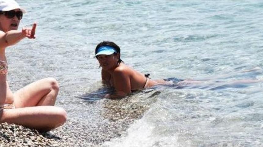 Denizden 3 Saat &Ccedil;ıkmayan Rus Turist Korkuttu&nbsp;