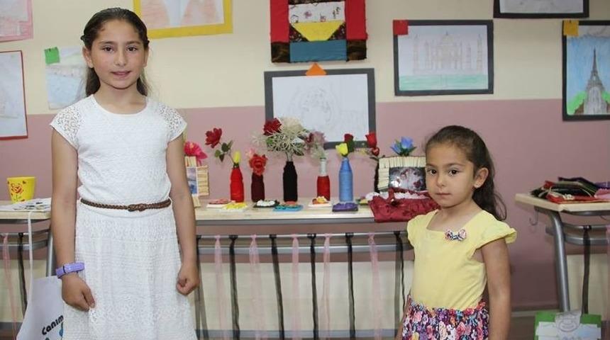 İki Sınıf Bir Sergi