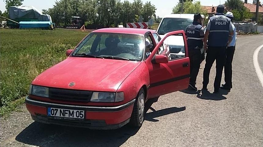 Polisin &rsquo;dur&rsquo; İhtarına Uymayan S&uuml;r&uuml;c&uuml; Kovalamaca Sonucu Yakalandı