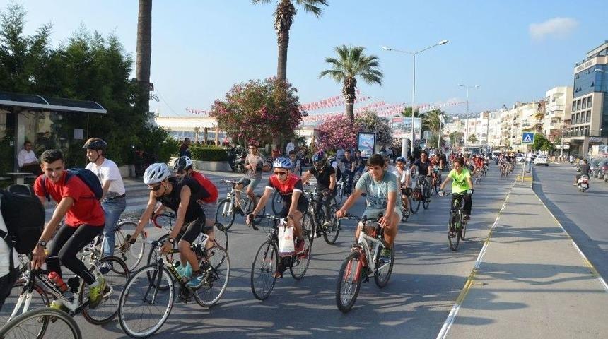 Kuşadalı Bisiklet&ccedil;iler Doğa İ&ccedil;in Pedal &Ccedil;evirdi