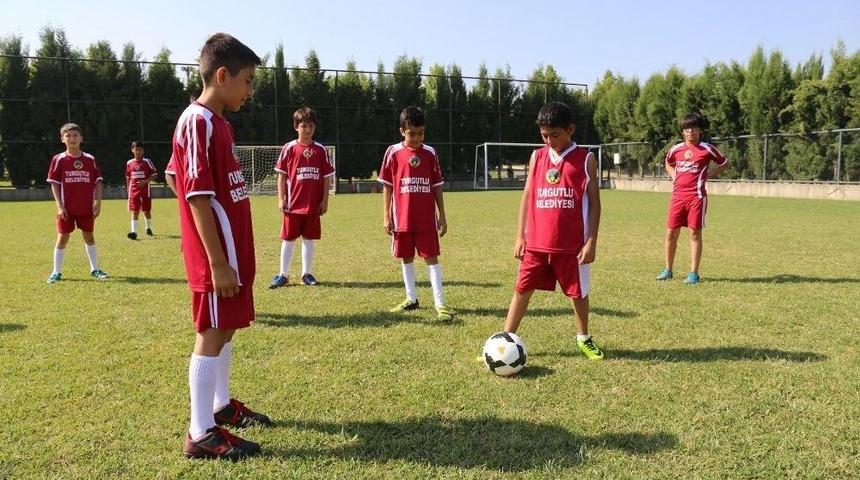 Yaz Spor Okulu Turgutlulu &Ccedil;ocukları Bekliyor