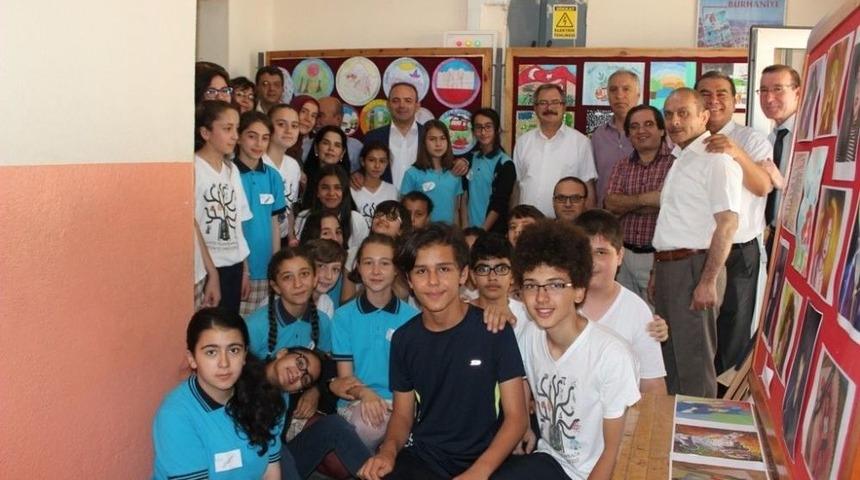 Burhaniye&rsquo;de Kaymakam &Ouml;ner &Ouml;ğrenci Sergisini Ziyaret Etti