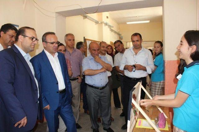 Burhaniye&rsquo;de Kaymakam &Ouml;ner &Ouml;ğrenci Sergisini Ziyaret Etti 1