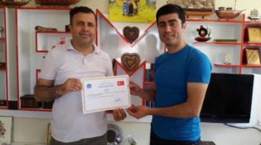 Silopi Halk Eğitim Merkezinden Kurs Eğitmenine Başarı Belgesi