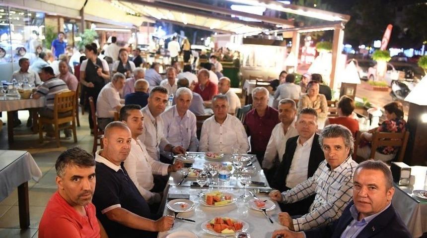 Başkan B&ouml;cek, İl&ccedil;e Muhtarları İle İftar Yaptı