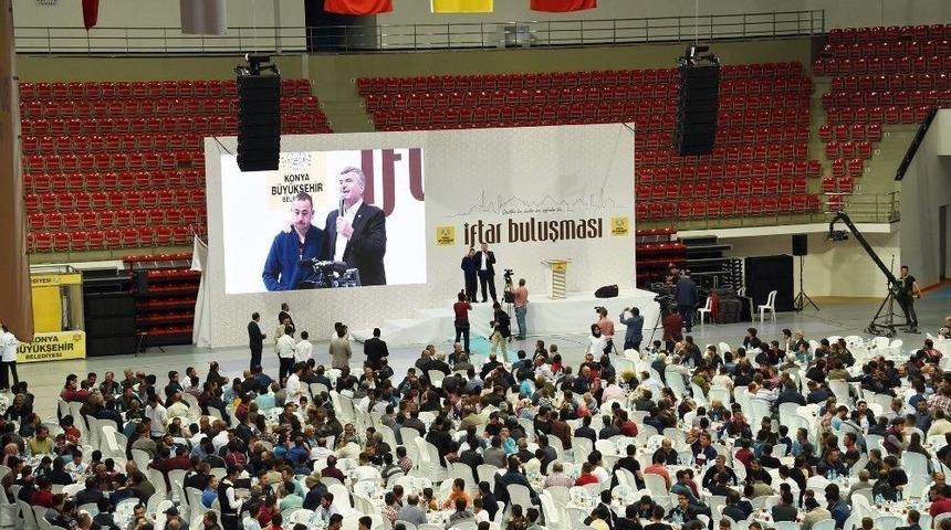 Başkan Aky&uuml;rek, İftar Buluşmalarını S&uuml;rd&uuml;r&uuml;yor