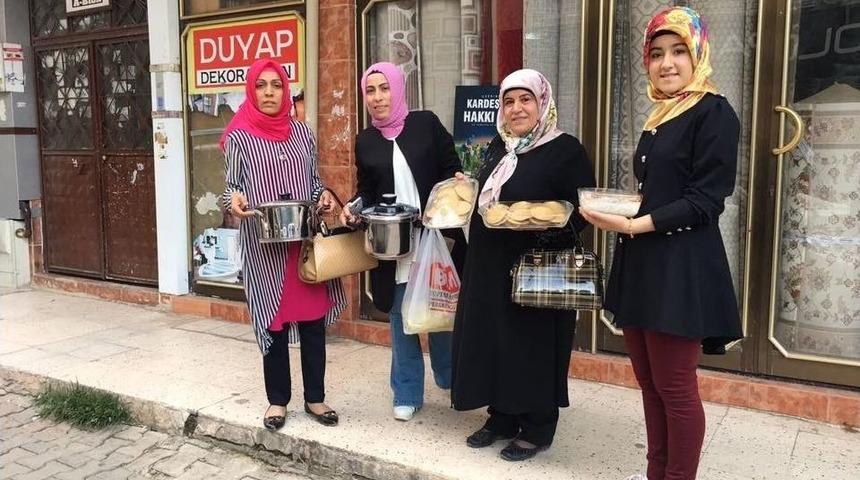 Ak Parti Kadın Kolları &Uuml;yeleri Yoksulların Sofrasına Konuk Oldu