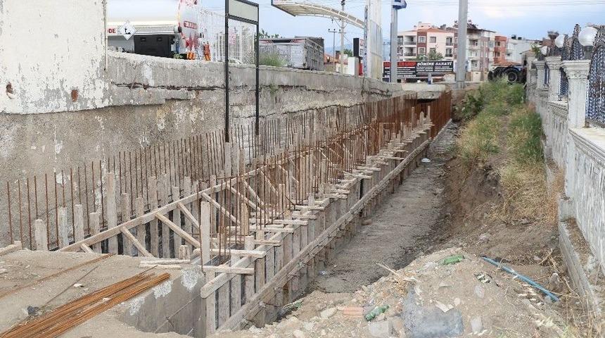 Burhaniye Belediyesi Alt Yapı &Ccedil;alışmalarını S&uuml;rd&uuml;r&uuml;yor