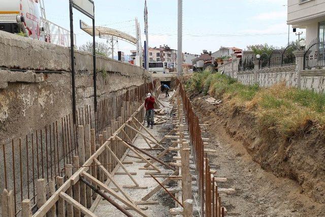 Burhaniye Belediyesi Alt Yapı Çalışmalarını Sürdürüyor