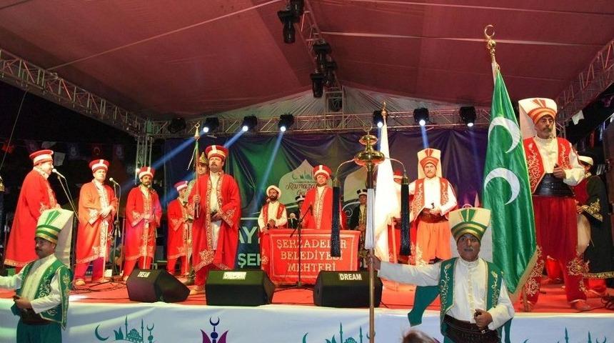 Mehter &Ccedil;aldı Vatandaş Coştu