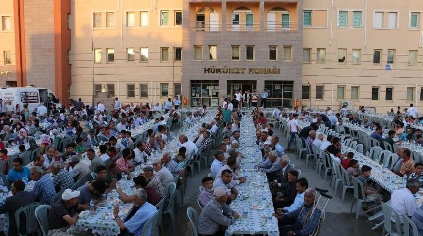 B&uuml;y&uuml;kşehir Bu Kez Halfetilileri İftarda Aynı Sofrada Buluşturdu