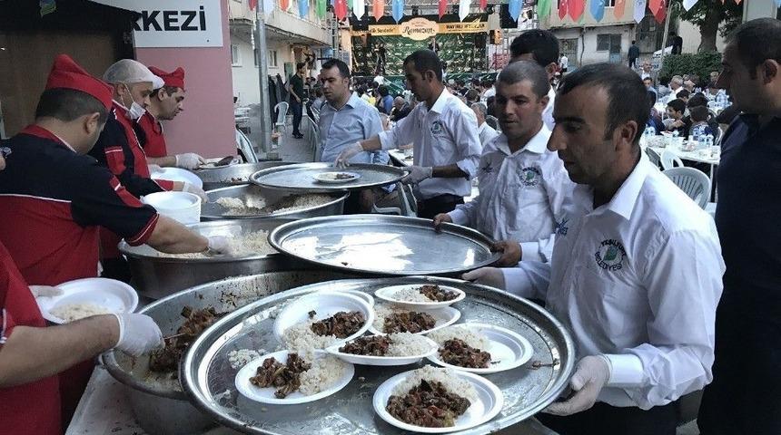 Yeşilyurt Belediyesi Meydan İftarlarıyla Ramazan Ayının Bereketini Paylaşıyor