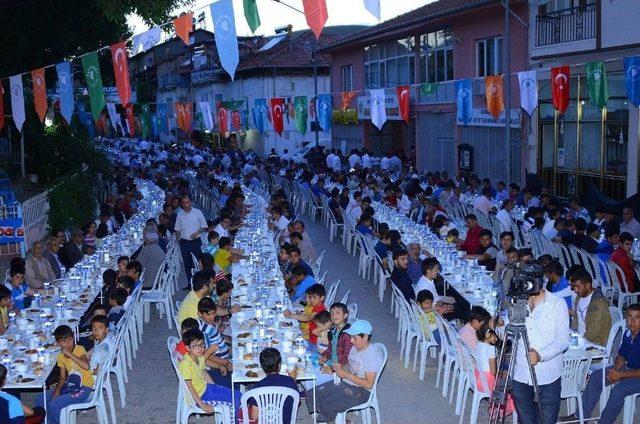 Yeşilyurt Belediyesi Meydan İftarlarıyla Ramazan Ayının Bereketini Paylaşıyor