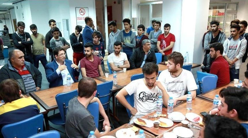 Başkan Yazgı &Ouml;ğrencilerle İftarda Buluştu